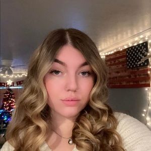 Meet your Posher, Elyse